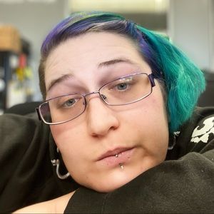 Meet your Posher, Kira